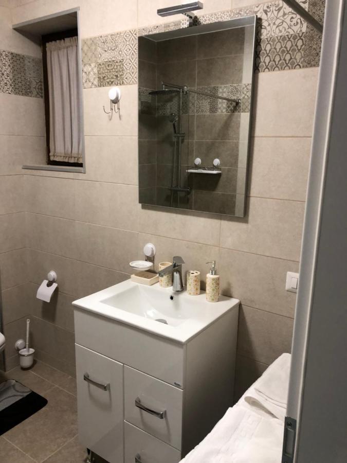 Aleria De Piatra Aparthotel Piatra Neamţ Екстериор снимка