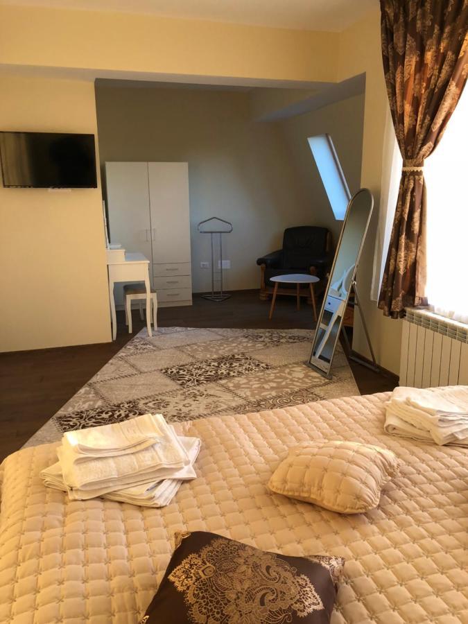 Aleria De Piatra Aparthotel Piatra Neamţ Екстериор снимка